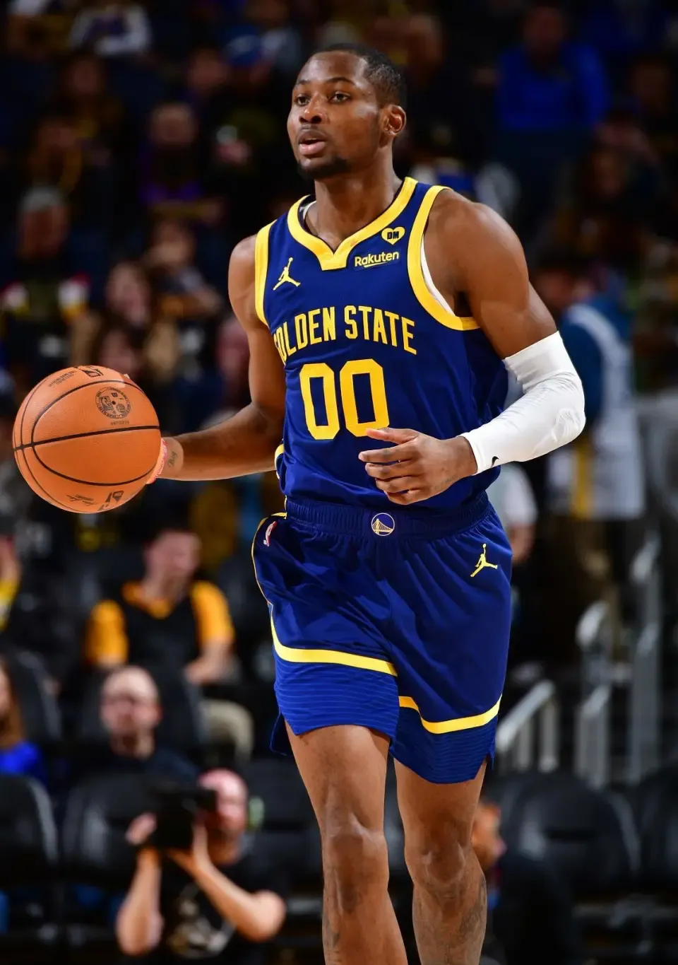 赛后费城76人手感冰凉——NBA常规赛节点到来，赛场秩序良好，细节决定成败的简单介绍爱游戏官网